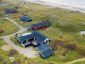 12 person holiday home in Harbo re